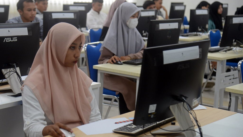 Nasir: Banyak Mahasiswa Putus Kuliah Gara-Gara UKT Mahal Nasir: Banyak Mahasiswa Putus Kuliah Gara-Gara UKT Mahal