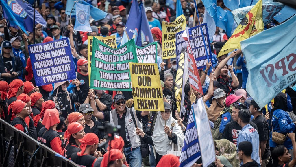 Info Demo Hari Ini Buruh Tuntut Kenaikan UMP Jabodetabek Info Demo Hari Ini Buruh Tuntut Kenaikan UMP Jabodetabek