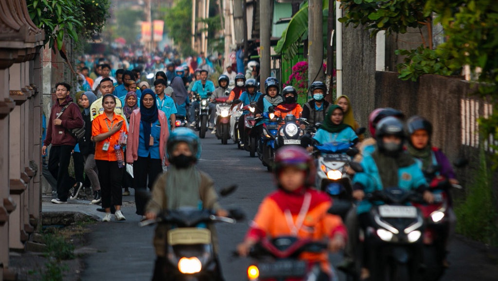 Alarm PHK di Tengah Mimpi Menciptakan 19 Juta Lapangan Kerja Alarm PHK di Tengah Mimpi Menciptakan 19 Juta Lapangan Kerja