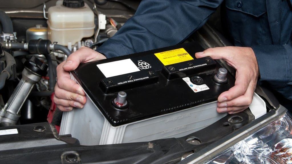 Bagaimana Cara Melihat Ampere Aki Mobil? Simak Cara Ukurnya