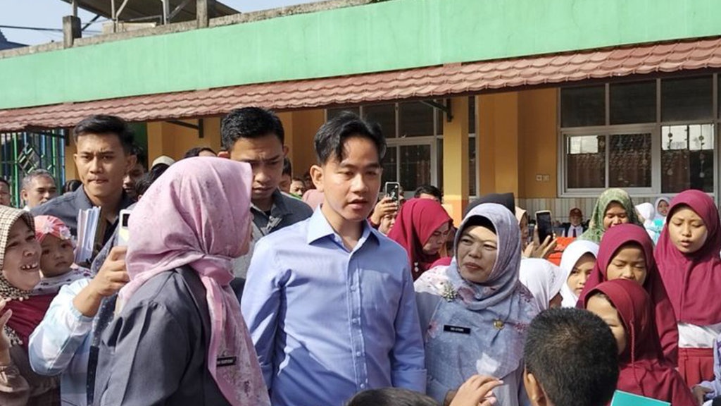 Gibran Akui Uji Coba Makan Bergizi Gratis Didanai Swasta Gibran Akui Uji Coba Makan Bergizi Gratis Didanai Swasta