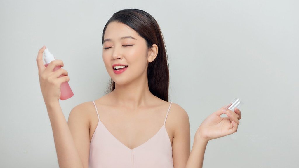 7 Rekomendasi Face Mist Terbaik yang Bisa Bikin Wajah Lembab 7 Rekomendasi Face Mist Terbaik yang Bisa Bikin Wajah Lembab