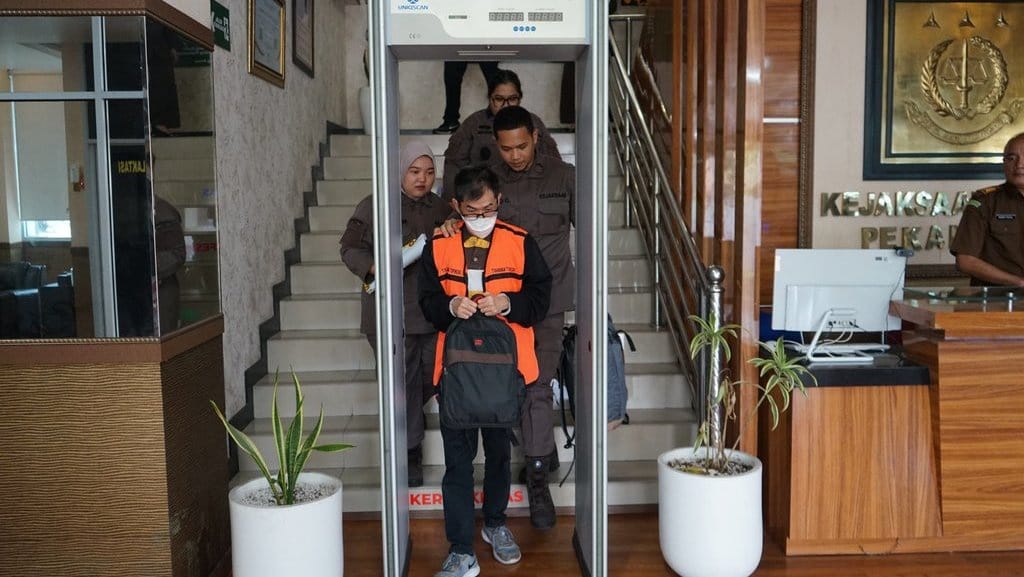 Tersangka Korupsi Impor Gula Dilimpahkan ke Kejari Pekanbaru Tersangka Korupsi Impor Gula Dilimpahkan ke Kejari Pekanbaru