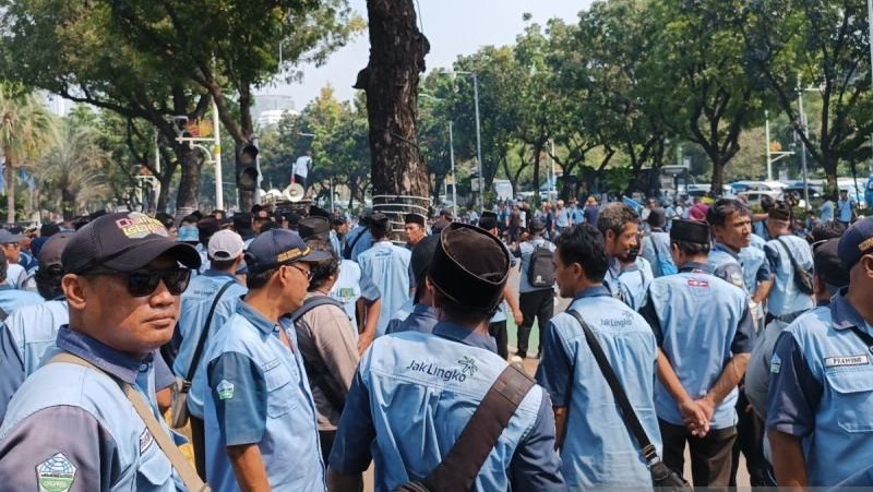 Ratusan Pengemudi JakLingko Demo Tuntut Keadilan Kebijakan Ratusan Pengemudi JakLingko Demo Tuntut Keadilan Kebijakan