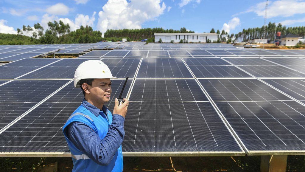 Anak Buah Luhut Sebut Tenaga Surya Jadi Sumber Ekspor Listrik Anak Buah Luhut Sebut Tenaga Surya Jadi Sumber Ekspor Listrik