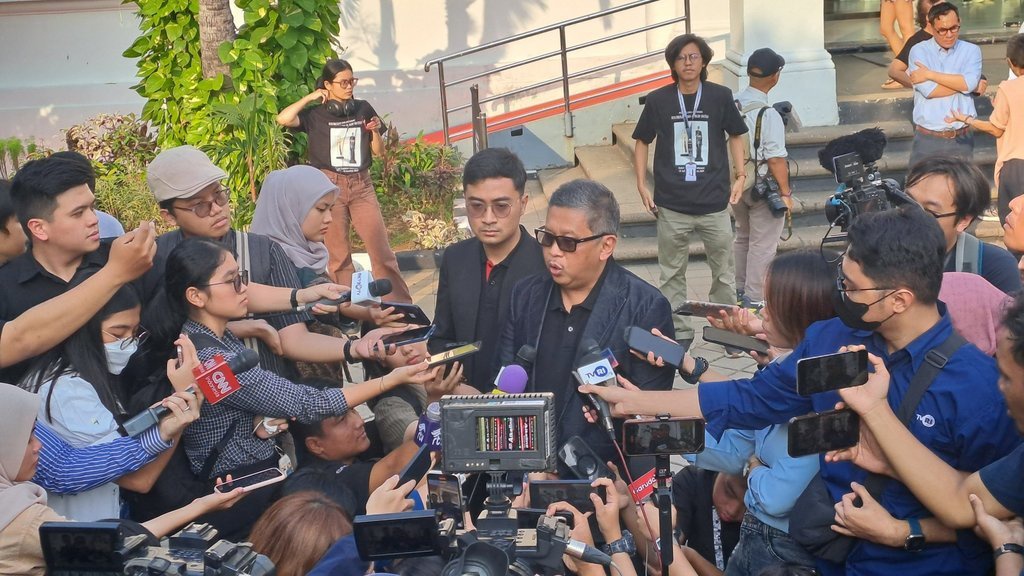 Hasto Akui Dengar Kabar Jokowi Ingin Duduki Kursi Ketum PDIP Hasto Akui Dengar Kabar Jokowi Ingin Duduki Kursi Ketum PDIP