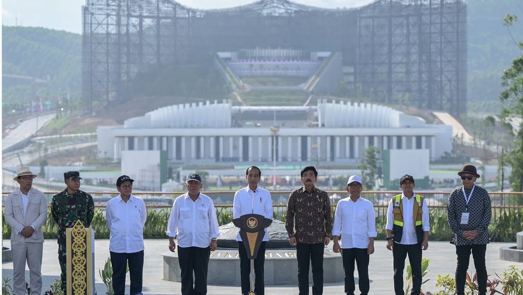 Cerita Jokowi Cium Aroma Kolonialisme di Istana Jakarta Cerita Jokowi Cium Aroma Kolonialisme di Istana Jakarta