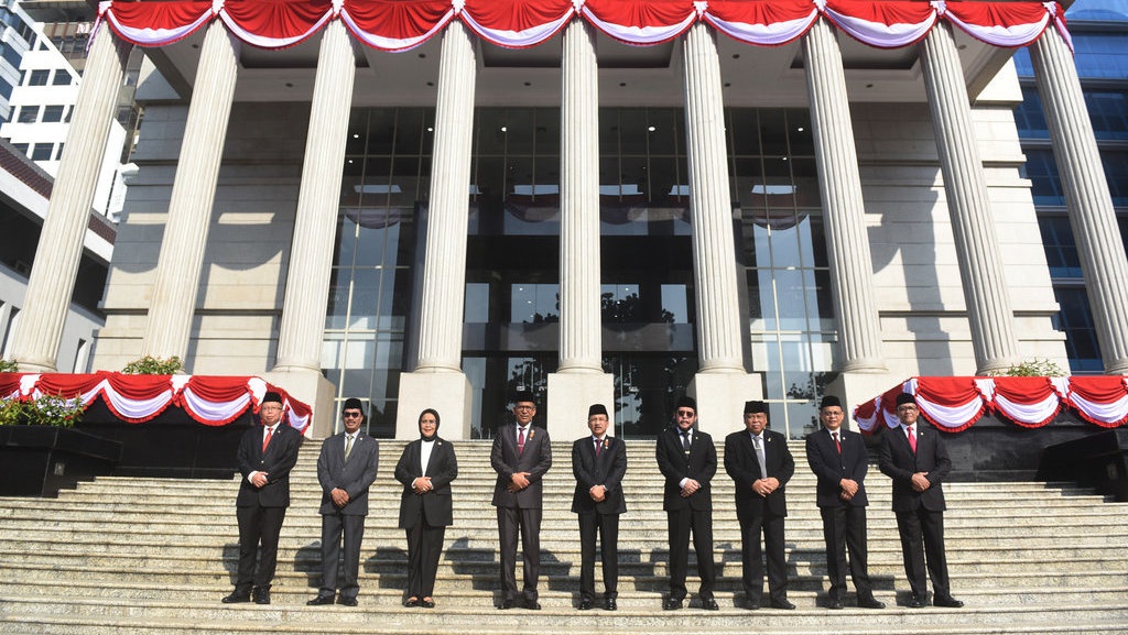 MK Kabulkan 2 Permohonan Perubahan Pasal dalam UU ITE MK Kabulkan 2 Permohonan Perubahan Pasal dalam UU ITE