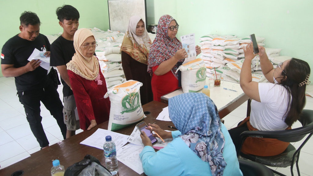 BSU Kemnaker Selesai, Ini Bansos yang Siap Cair Agustus 2025! BSU Kemnaker Selesai, Ini Bansos yang Siap Cair Agustus 2025!