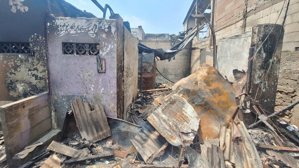 Heru: KAI Belum Respons untuk Bantu Korban Kebakaran Manggarai Heru: KAI Belum Respons untuk Bantu Korban Kebakaran Manggarai