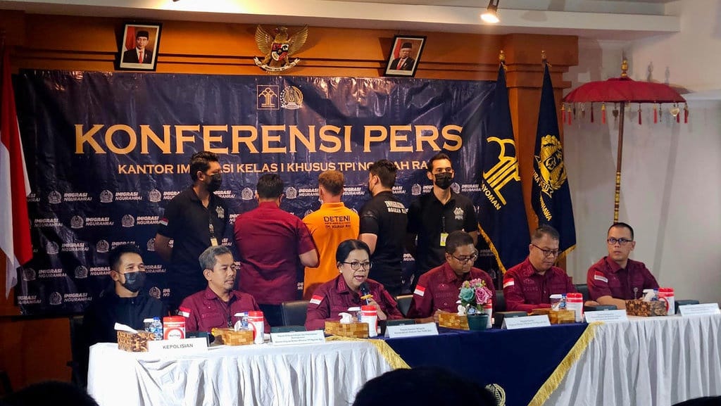 Kronologi Imigrasi Ngurah Rai Tangkap WNA Rusia Pembuat Onar Kronologi Imigrasi Ngurah Rai Tangkap WNA Rusia Pembuat Onar