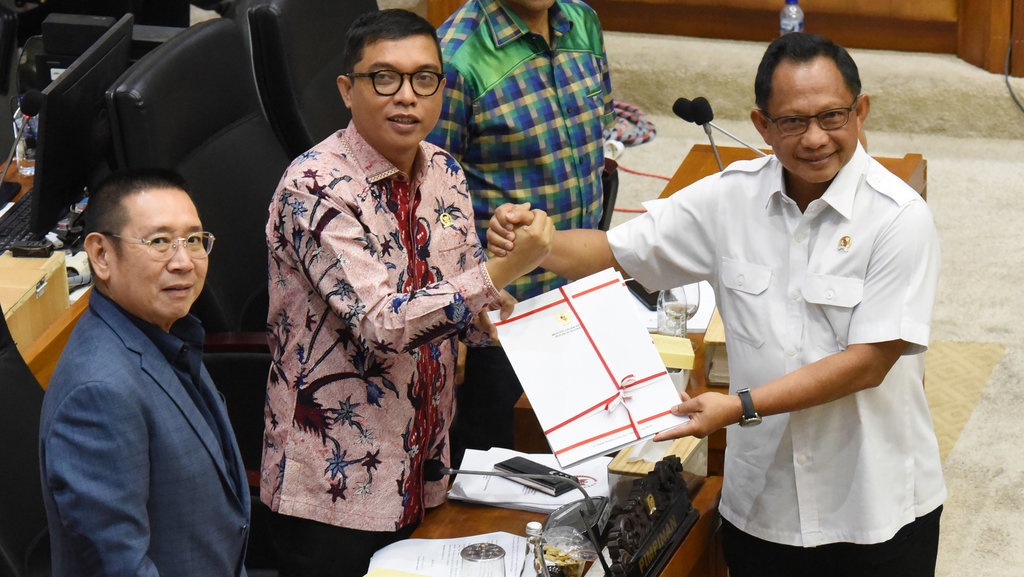 Pimpin Rapat Revisi UU Pilkada, Achmad Baidowi Dilaporkan ke MKD Pimpin Rapat Revisi UU Pilkada, Achmad Baidowi Dilaporkan ke MKD