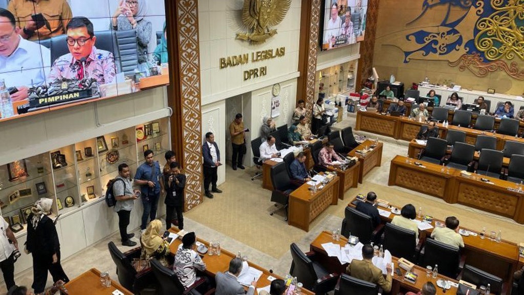 Baleg Sepakat Abaikan Putusan MK soal Syarat Minimal Usia Cakada Baleg Sepakat Abaikan Putusan MK soal Syarat Minimal Usia Cakada