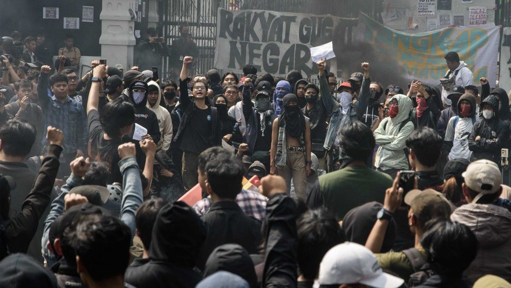 Demo Tolak Revisi UU Pilkada di Bandung: 25 Ditangkap, 7 Kritis Demo Tolak Revisi UU Pilkada di Bandung: 25 Ditangkap, 7 Kritis