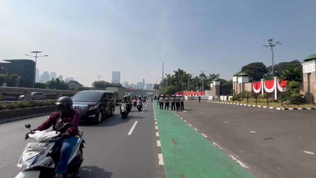 Polri Siapkan Rekayasa Lalu Lintas Jelang Pelantikan Anggota DPR Polri Siapkan Rekayasa Lalu Lintas Jelang Pelantikan Anggota DPR