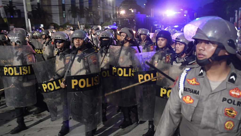 Jokowi Minta Seluruh Pedemo yang Ditangkap Polisi Dibebaskan Jokowi Minta Seluruh Pedemo yang Ditangkap Polisi Dibebaskan