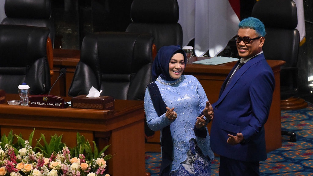 Uya Kuya akan Buktikan Artis Mampu Jadi Anggota DPR untuk Warga Uya Kuya akan Buktikan Artis Mampu Jadi Anggota DPR untuk Warga