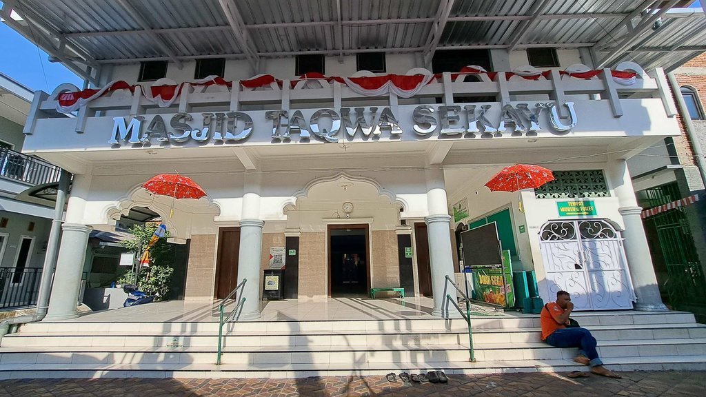 Lingkungan Sekitar Lokasi Demo Semarang Terimbas Gas Air Mata Lingkungan Sekitar Lokasi Demo Semarang Terimbas Gas Air Mata