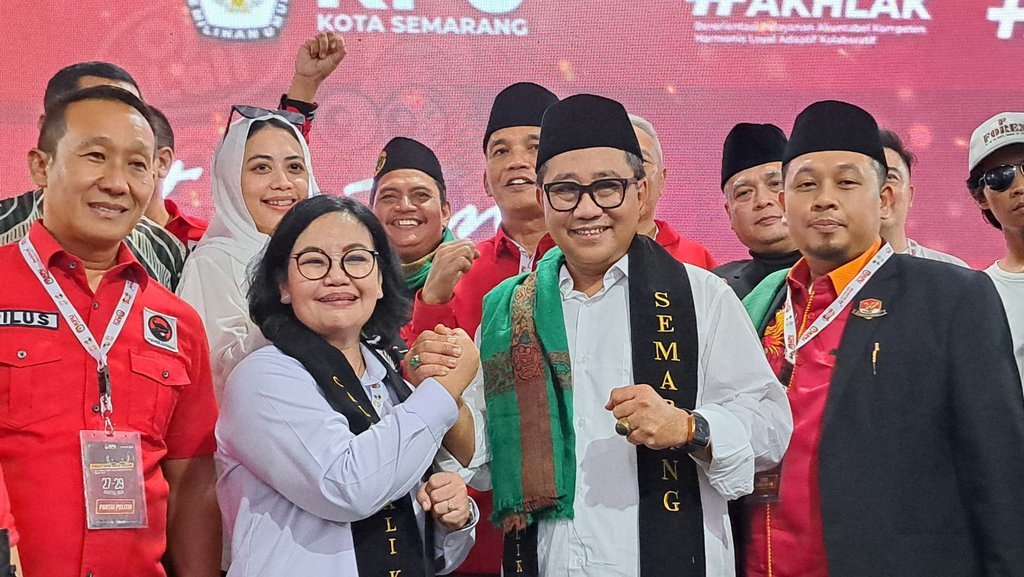 Tak Jadi Ita, PDIP Daftarkan Agustina-Iswar di Pilkada Semarang Tak Jadi Ita, PDIP Daftarkan Agustina-Iswar di Pilkada Semarang