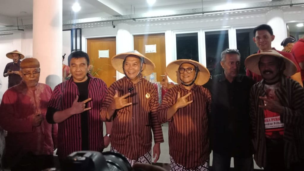 Diusung PDIP, Teguh-Bambang Resmi Daftar Pilkada Surakarta 2024 Diusung PDIP, Teguh-Bambang Resmi Daftar Pilkada Surakarta 2024