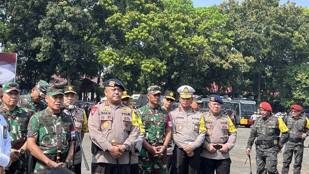 TNI-Polri Antisipasi Kerawanan Jelang Kedatangan Paus Fransiskus TNI-Polri Antisipasi Kerawanan Jelang Kedatangan Paus Fransiskus
