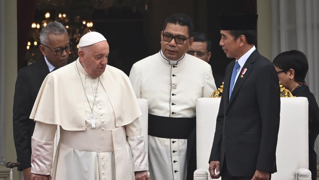 Canda Paus Puji Keluarga Indonesia Masih Mau Punya Banyak Anak Canda Paus Puji Keluarga Indonesia Masih Mau Punya Banyak Anak