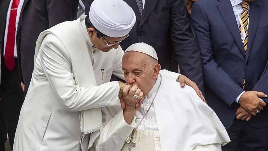 Paus Fransiskus: Harta Berharga RI Bukan Emas, tapi Keberagaman Paus Fransiskus: Harta Berharga RI Bukan Emas, tapi Keberagaman