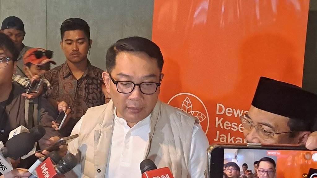 Ridwan Kamil Akan Menemui Jokowi di Solo Siang Ini Ridwan Kamil Akan Menemui Jokowi di Solo Siang Ini