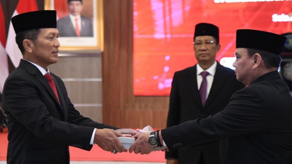 Profil Irjen Pol Nico Afinta, Polemik, dan Tugas Jabatan Barunya Profil Irjen Pol Nico Afinta, Polemik, dan Tugas Jabatan Barunya