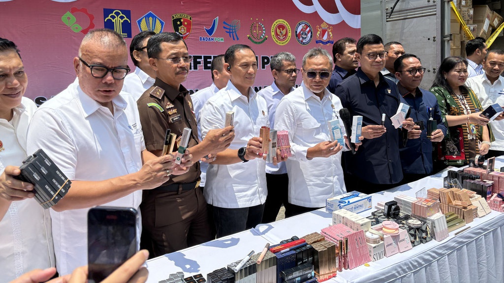 BPOM & Kemendag Sita Kosmetik Impor Ilegal Senilai Rp11,45 M BPOM & Kemendag Sita Kosmetik Impor Ilegal Senilai Rp11,45 M