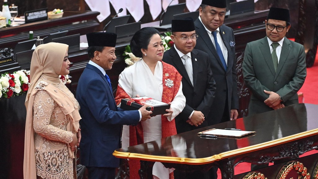 DPR RI Sepakat Menambah Jumlah Komisi Menjadi 13 DPR RI Sepakat Menambah Jumlah Komisi Menjadi 13