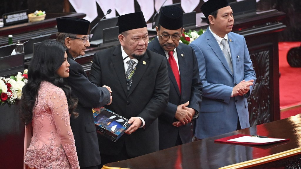 Harta Kekayaan Anggota DPD Tertua-Termuda, Rp1,2 M & Rp242 Juta Harta Kekayaan Anggota DPD Tertua-Termuda, Rp1,2 M & Rp242 Juta