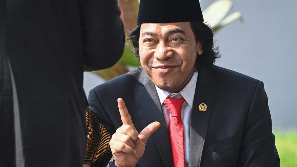 Dilantik Jadi Anggota DPD, Komeng Akan Perjuangkan Hari Komedi Dilantik Jadi Anggota DPD, Komeng Akan Perjuangkan Hari Komedi