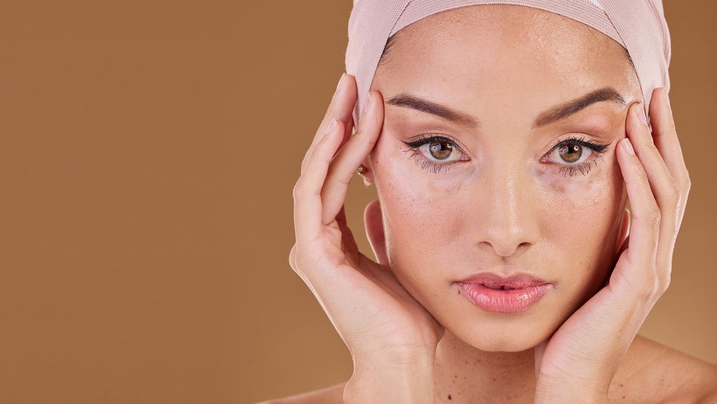 Mengenal Makeup Crack, Penyebab, dan Tips Mengatasinya Mengenal Makeup Crack, Penyebab, dan Tips Mengatasinya