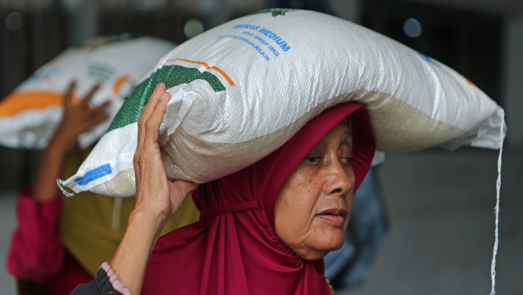 Penghentian Bansos Selama Pilkada Tak Selesaikan Akar Masalah Penghentian Bansos Selama Pilkada Tak Selesaikan Akar Masalah