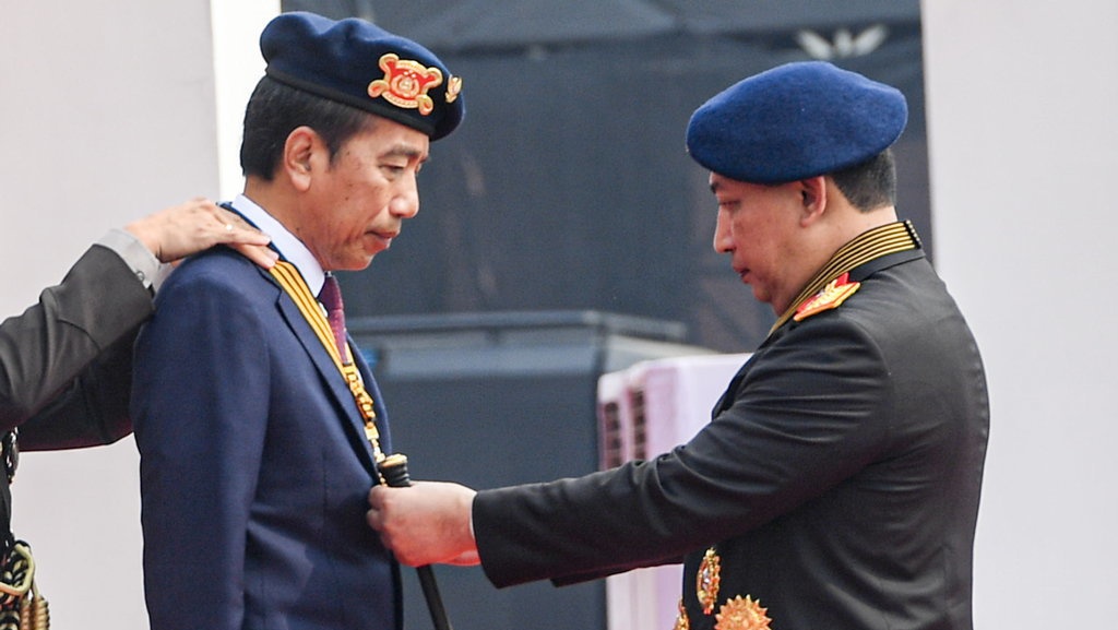 Jokowi Banjir Penghargaan, Upaya Poles Citra sebelum Lengser? Jokowi Banjir Penghargaan, Upaya Poles Citra sebelum Lengser?