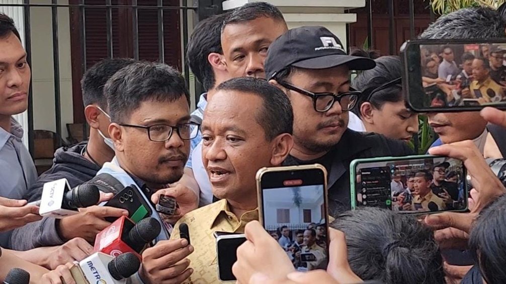 Bahlil Beri Sinyal Posisi Menteri di Pemerintahan Prabowo-Gibran Bahlil Beri Sinyal Posisi Menteri di Pemerintahan Prabowo-Gibran