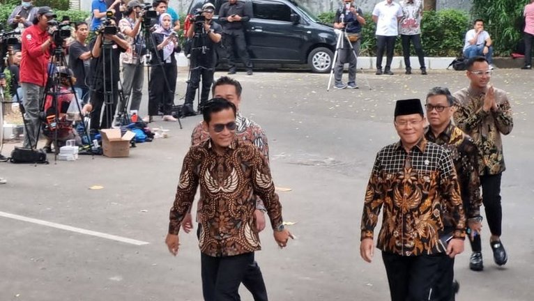 Kenapa Gus Miftah Dipanggil Prabowo, Calon Wamen di Kabinet? Kenapa Gus Miftah Dipanggil Prabowo, Calon Wamen di Kabinet?