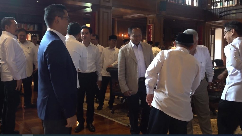 Prabowo akan Kirim Calon Menteri & Wamen ke Gunung Tidar Prabowo akan Kirim Calon Menteri & Wamen ke Gunung Tidar