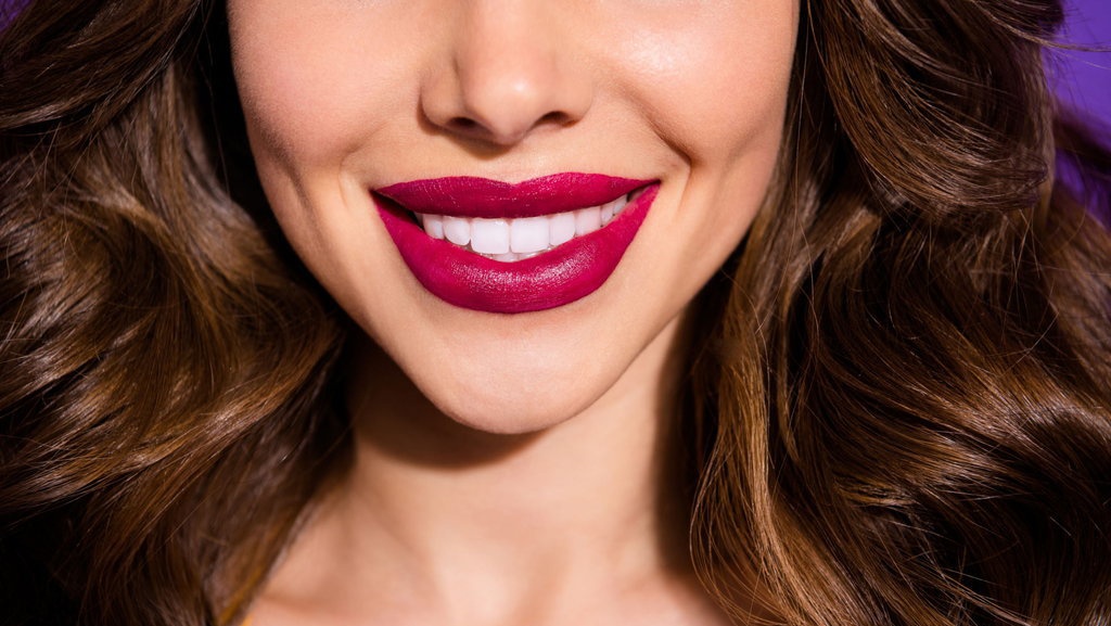 10 Rekomendasi Lipstik Warna Merah Maroon yang Bagus dan Awet