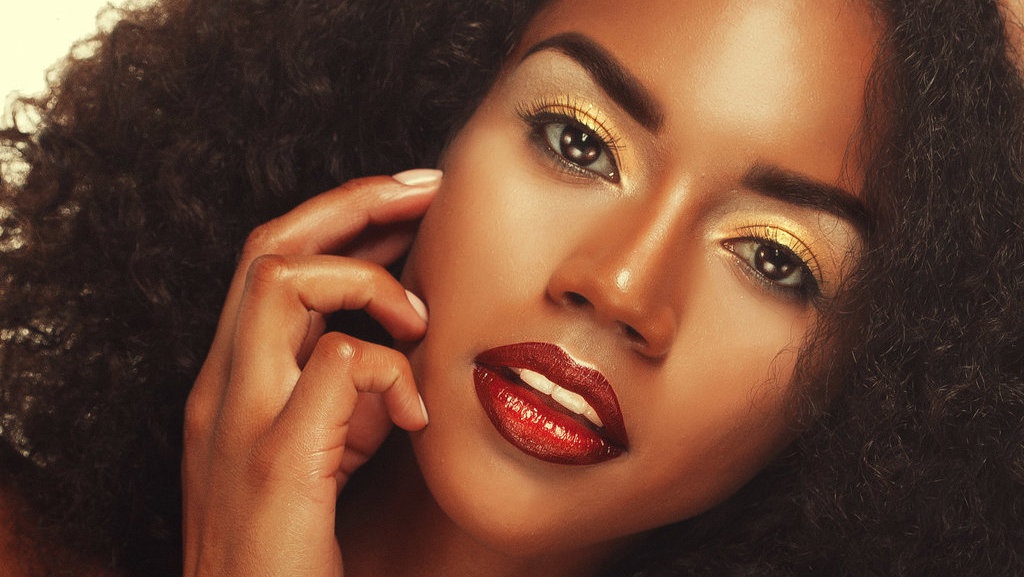 14 Warna Lipstik untuk Bibir Hitam yang Bikin Cantik 14 Warna Lipstik untuk Bibir Hitam yang Bikin Cantik