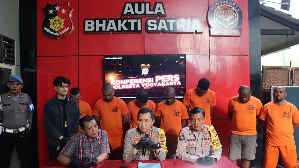 Polisi Tangkap 7 Pelaku Penganiayaan & Penusukan Santri di Jogja Polisi Tangkap 7 Pelaku Penganiayaan & Penusukan Santri di Jogja
