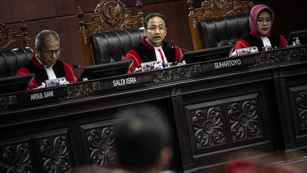 MK Kabulkan Sebagian Gugatan UU Ciptaker Soal TKA hingga PKWT MK Kabulkan Sebagian Gugatan UU Ciptaker Soal TKA hingga PKWT