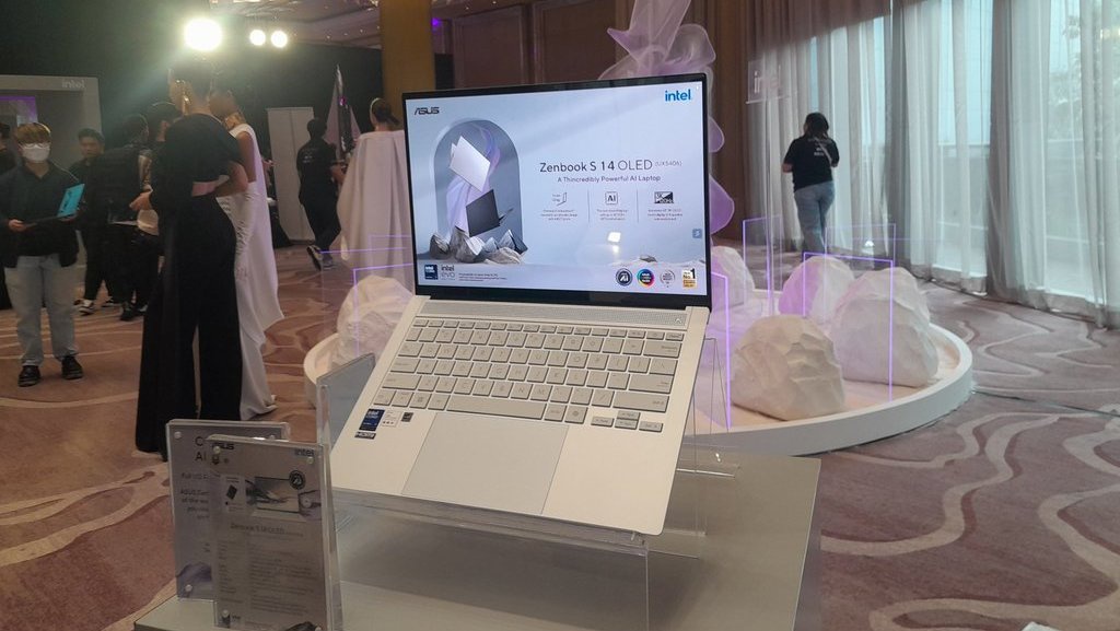 Melihat ASUS Zenbook S14 OLED (UX5406) yang Hemat Baterai 20 Jam Melihat ASUS Zenbook S14 OLED (UX5406) yang Hemat Baterai 20 Jam