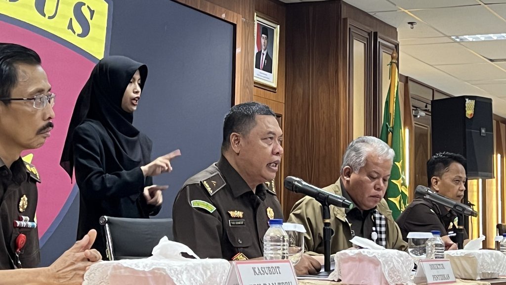 Kejagung Tetapkan Ibu Ronald Tannur sebagai Tersangka Suap Hakim Kejagung Tetapkan Ibu Ronald Tannur sebagai Tersangka Suap Hakim