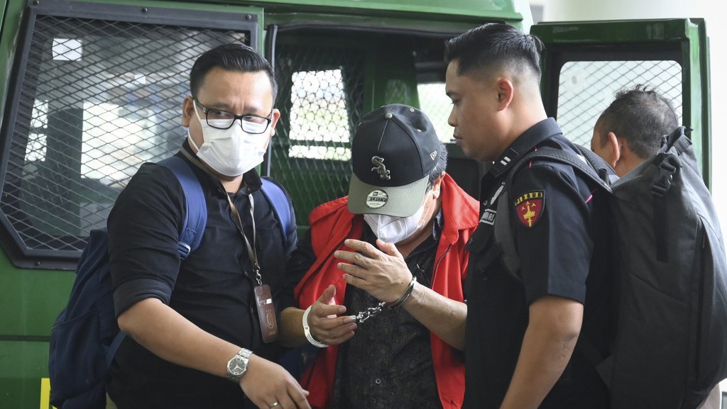 3 Hakim Tersangka Korupsi Vonis Ronald Tannur Tiba di Kejagung 3 Hakim Tersangka Korupsi Vonis Ronald Tannur Tiba di Kejagung