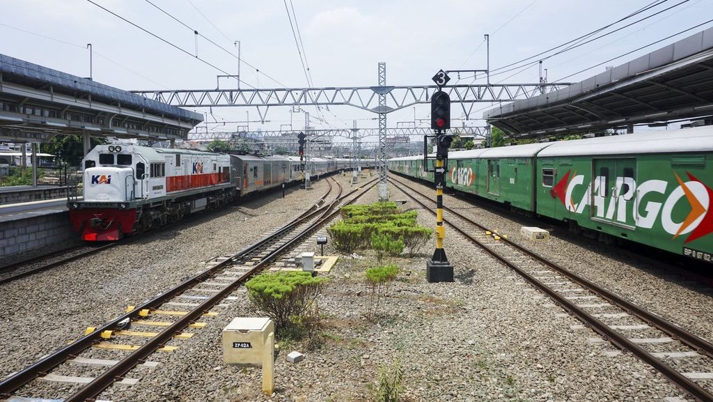 KAI Tambah Pemberhentian KA Jarak Jauh di Jatinegara Hari Ini