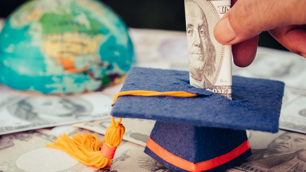 Mendikti: LPDP Akan Diprioritaskan untuk Industri Baru dan AI Mendikti: LPDP Akan Diprioritaskan untuk Industri Baru dan AI