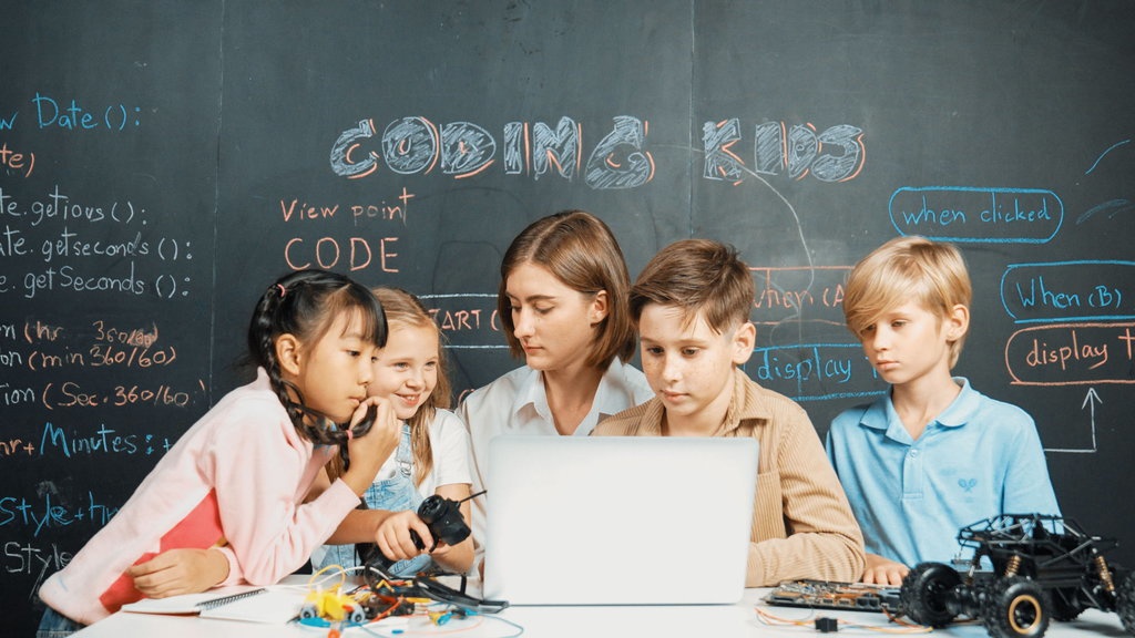 Kenapa Anak Perlu Belajar Coding Sejak Dini? Ini Kata Penelitian Kenapa Anak Perlu Belajar Coding Sejak Dini? Ini Kata Penelitian