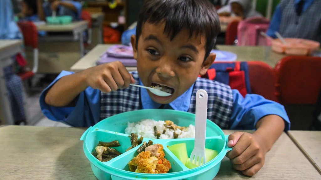 Pemerintah Jamin Makan Gratis Tingkatkan Hasil Pertanian Lokal Pemerintah Jamin Makan Gratis Tingkatkan Hasil Pertanian Lokal